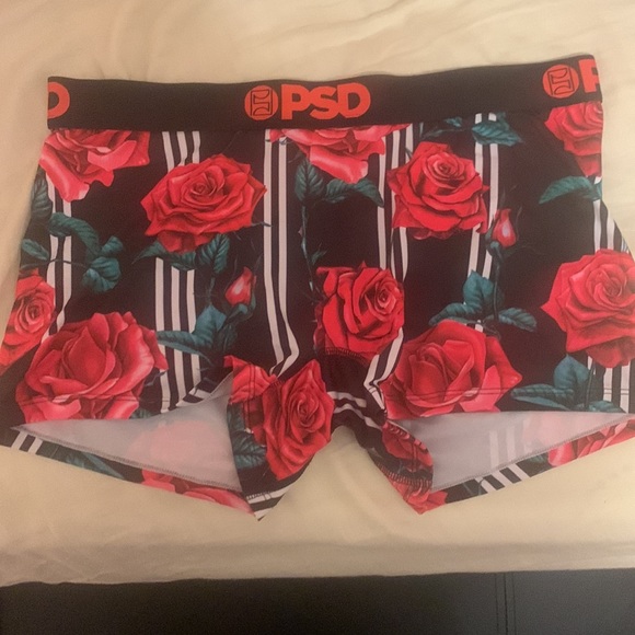 Psd sports bra and biker shorts - Picture 2 of 3